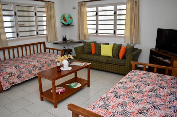 Lounge with 2 single beds